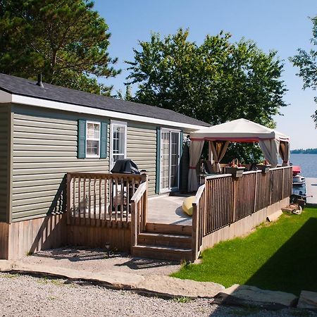 Mccreary'S Beach Resort Perth Exterior photo