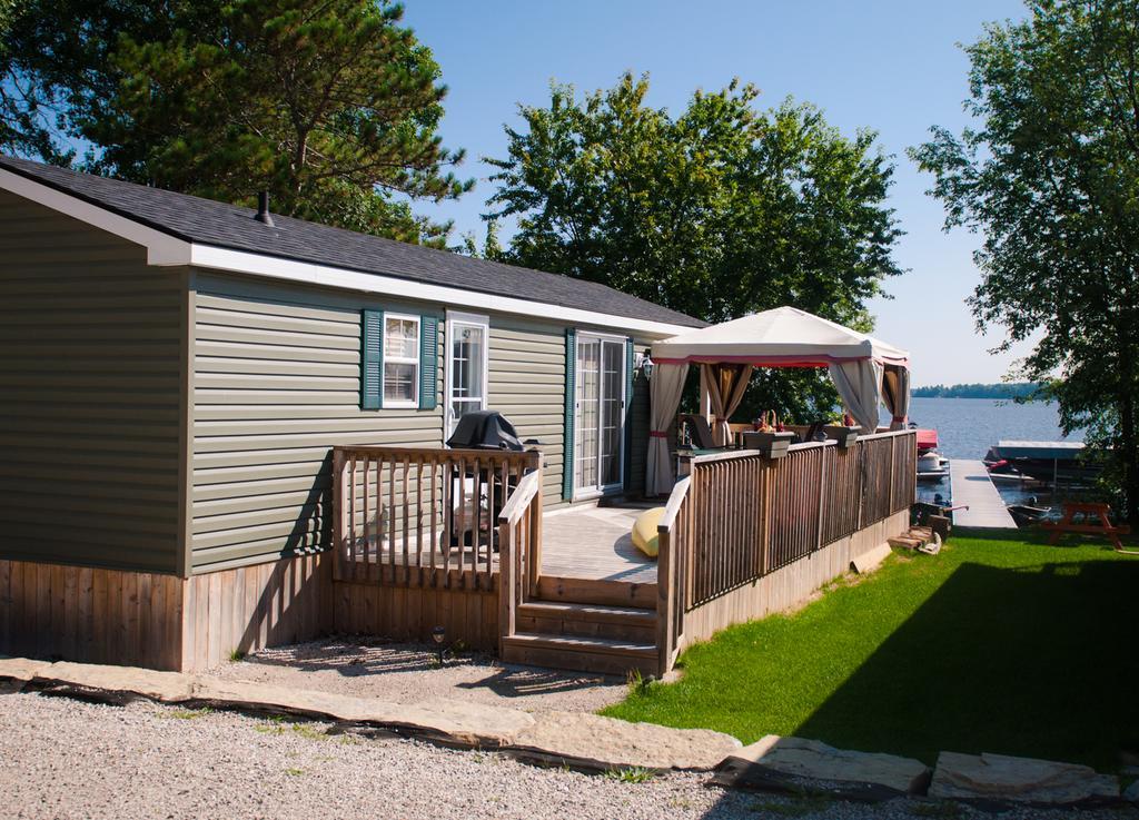 Mccreary'S Beach Resort Perth Exterior photo